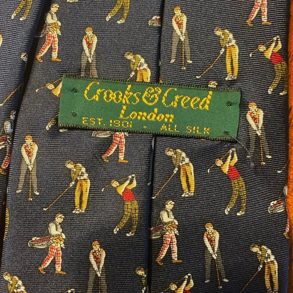 Golf-Themed Pattern Neck Tie 100% Silk Handmade - Picture 2 of 7
